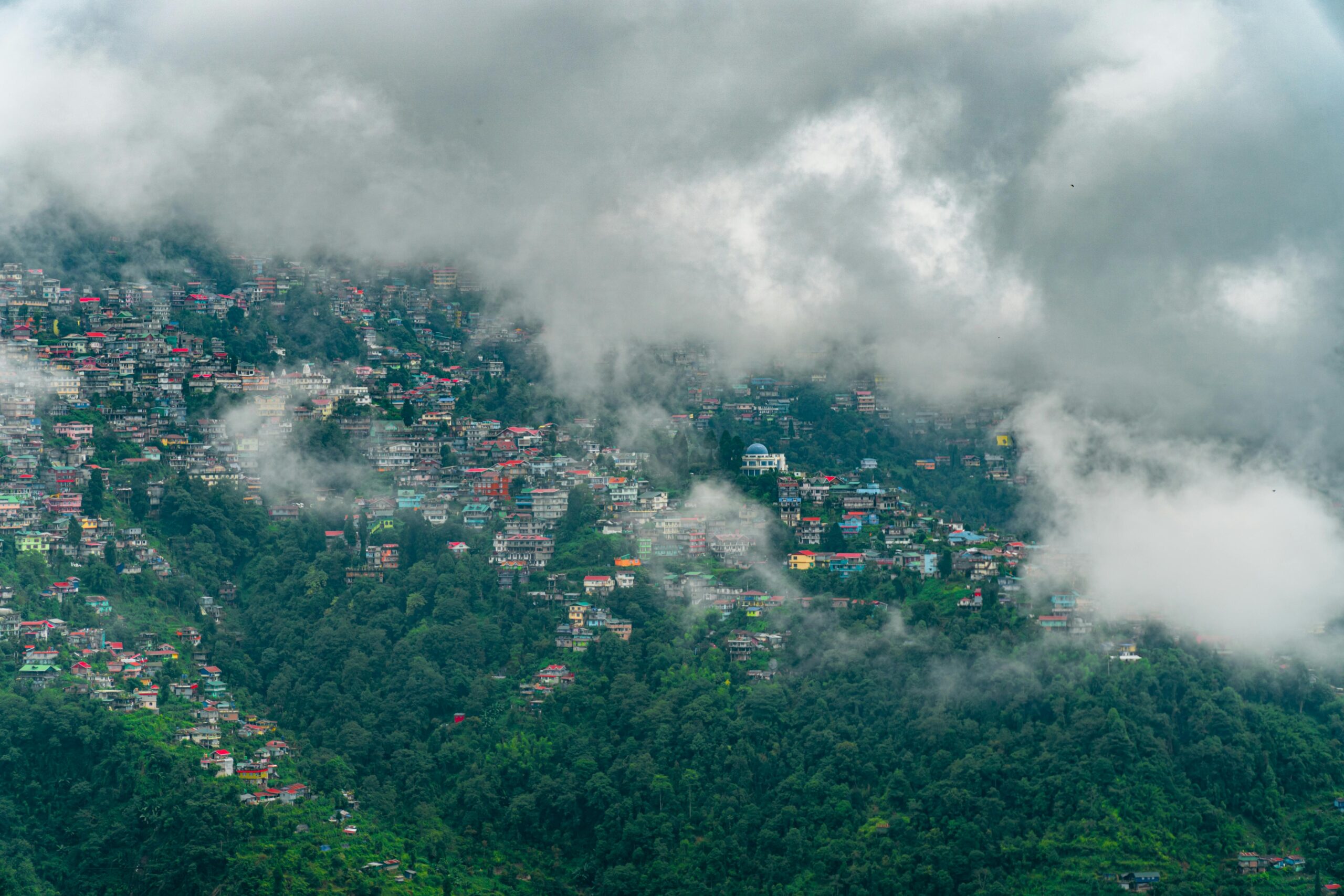 North Sikkim vs Darjeeling 2026 | Which One Should You Visit First?